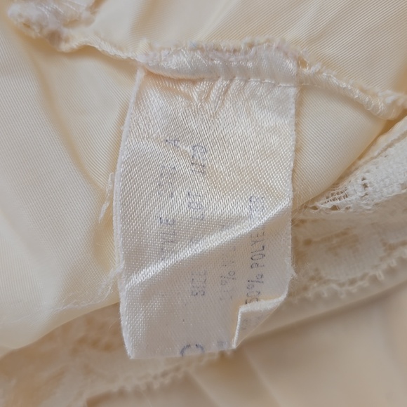 Molded Magic by Neiman Marcus Vintage Lace Cream Slip Chemise - Small Medium - Picture 7 of 7